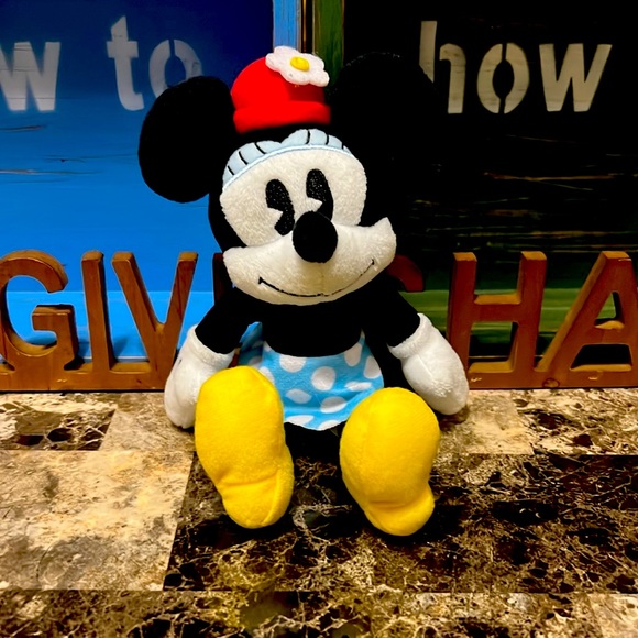 MINNIE MOUSE 8” PLUSH TOY EUC - Picture 4 of 6